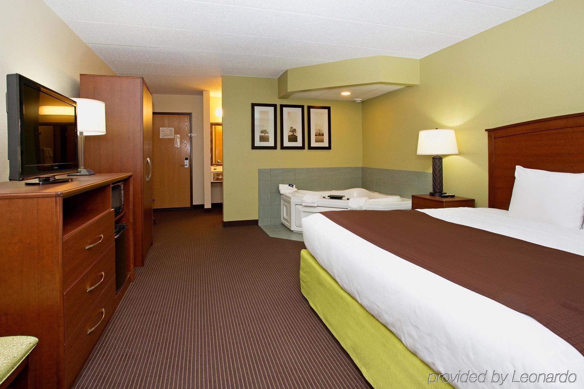 Cobblestone Hotel & Suites - Wisconsin Rapids Exterior photo